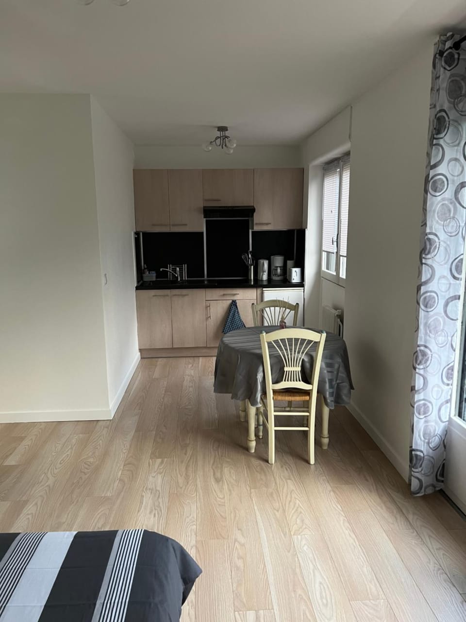 Superbe appartement en résidence avec piscine. Apartment in Aix-les-Bains
