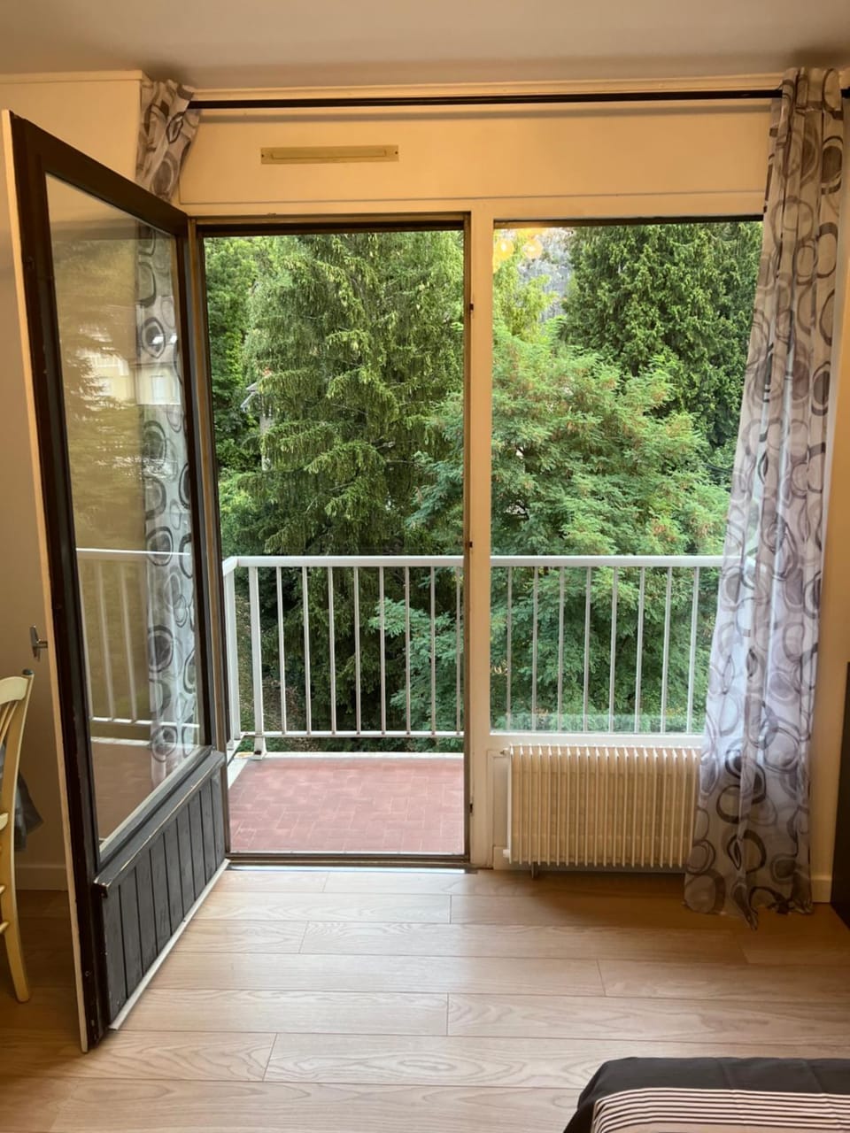 Superbe appartement en résidence avec piscine. Apartment in Aix-les-Bains