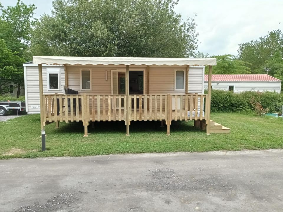 MOBIL-HOME RECENT 6 personnes PAYS BASQUE Campground/ 
RV Resort in French Basque Country