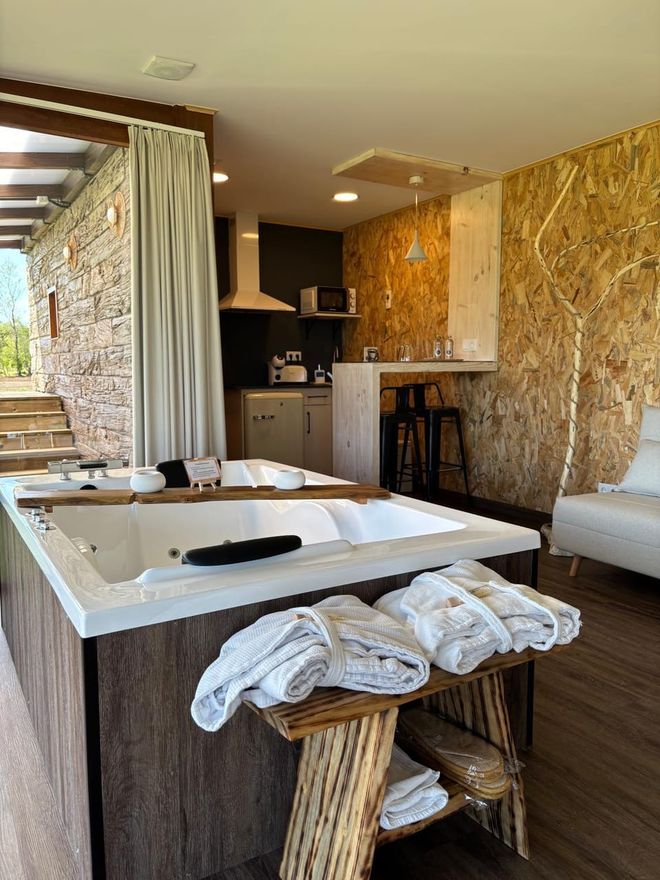 Hot Tub, Living room