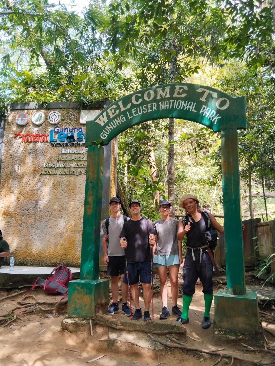 Jhony's Backpacker-Guest House only stay here book treking with us Bed and Breakfast in Indonesia