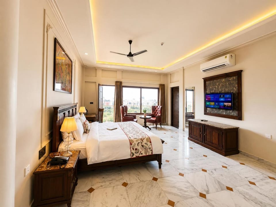 Photo of the whole room, Guests