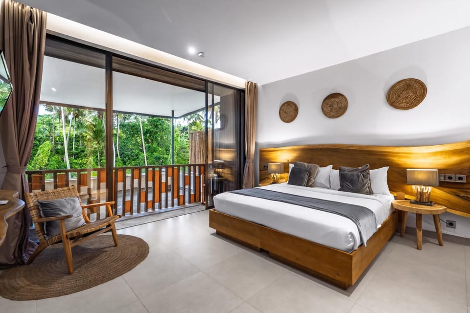 Bed, Balcony/Terrace, Seating area, Bedroom