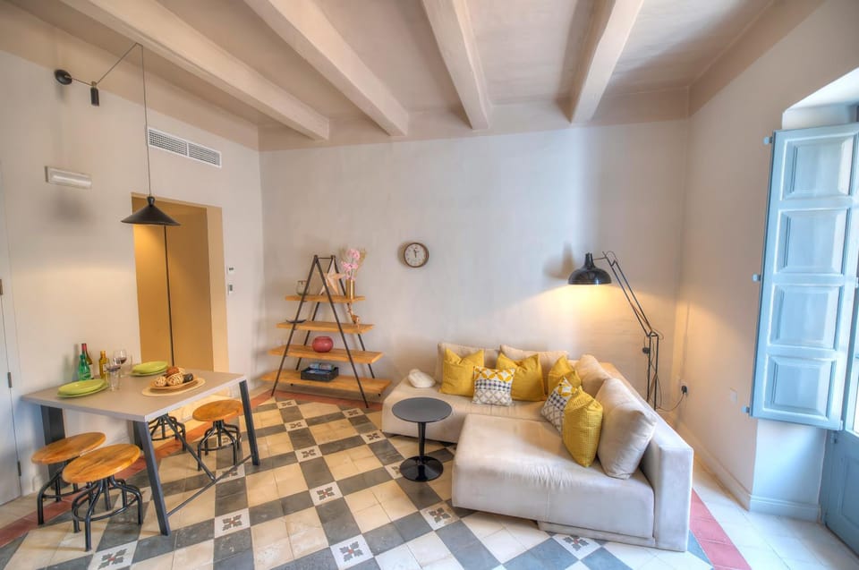 Charming & traditional flat in city center ESCH1-2 Apartment in Valletta