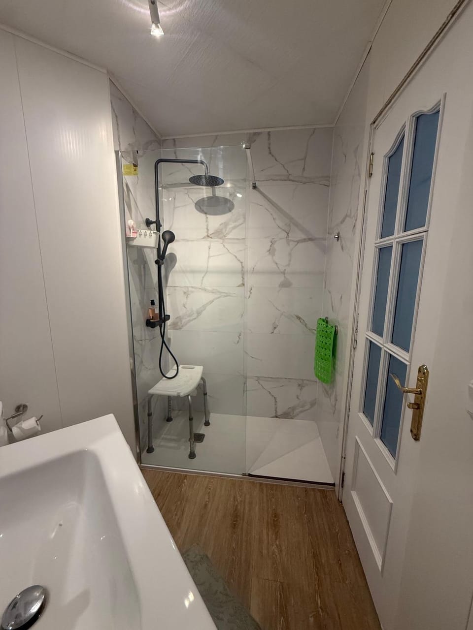 Bathroom, Living room