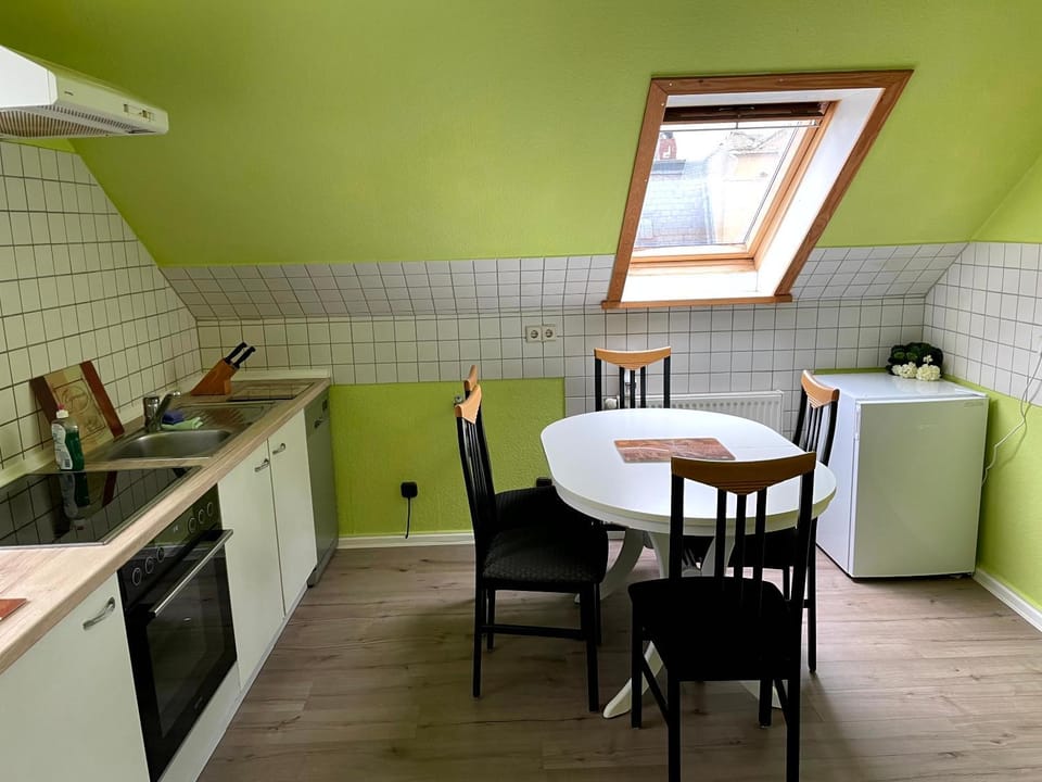 Kitchen or kitchenette, Seating area, Dining area, pet friendly, stove