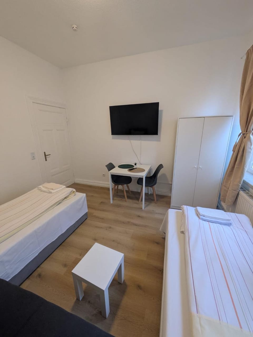 TV and multimedia, Photo of the whole room, wardrobe