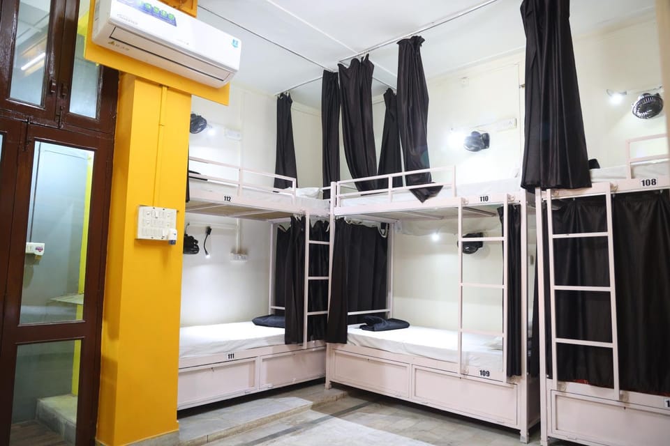 Bedroom, bunk bed, air conditioner