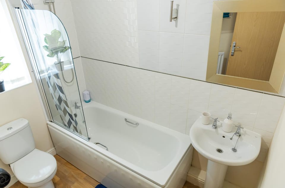 Shower, Toilet, Bathroom, Bath