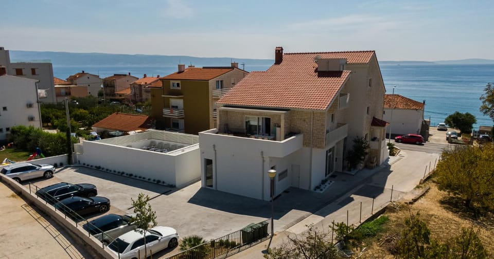 Neighbourhood, Bird's eye view, Sea view, Street view