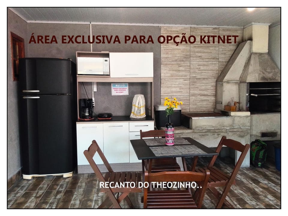 Kitchen or kitchenette, Dining area, minibar