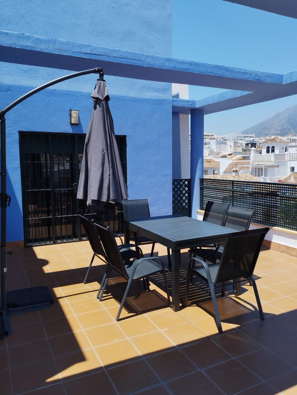 Balcony/Terrace, City view, Mountain view, Street view