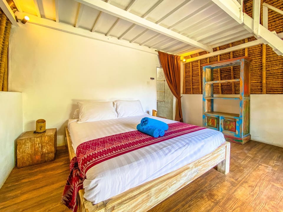 Photo of the whole room, bunk bed