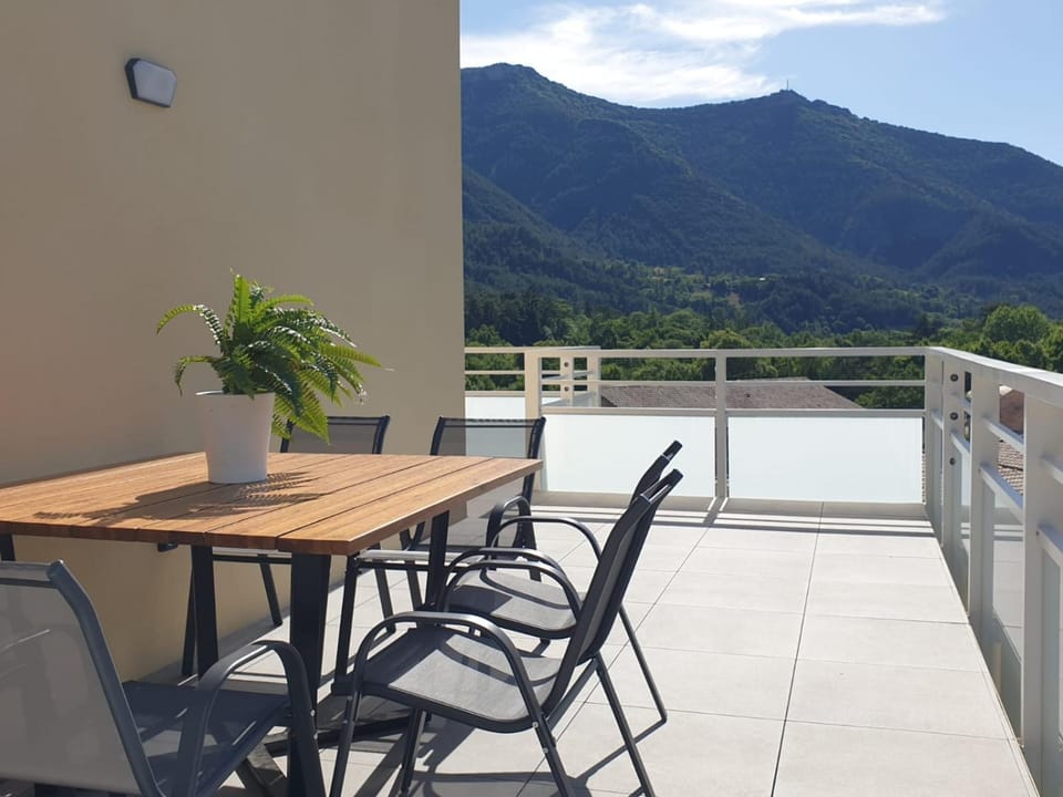 Balcony/Terrace, Mountain view