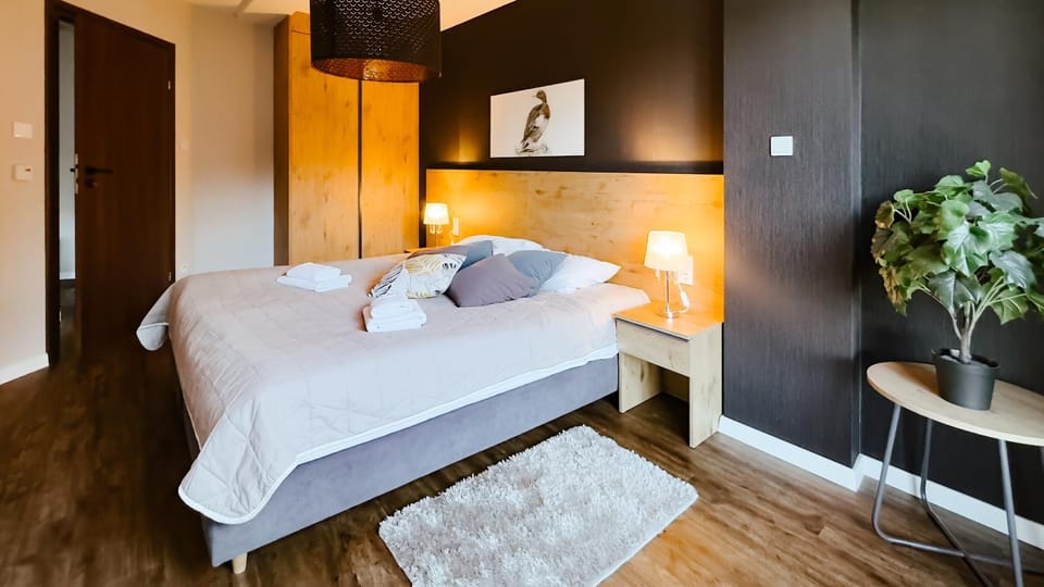 Bedroom, towels, wardrobe