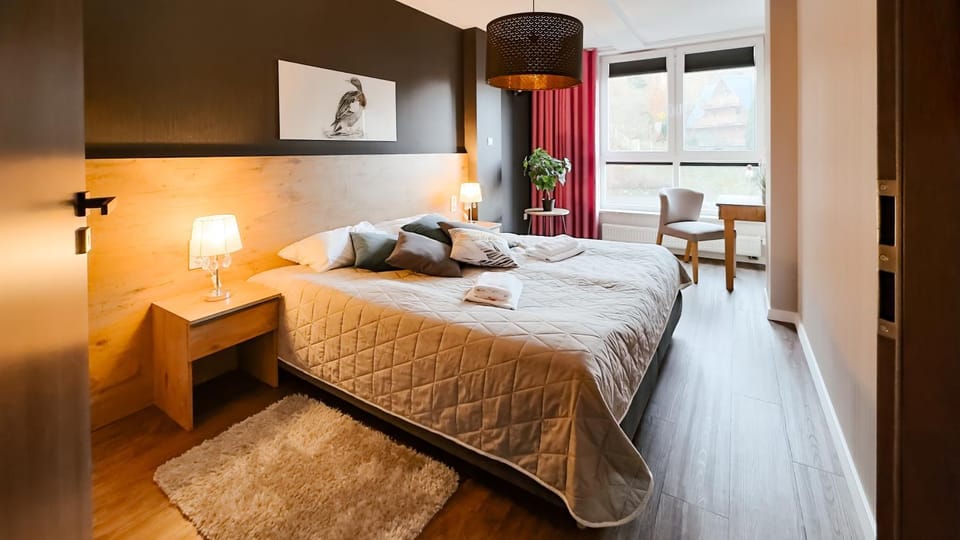 Bedroom, Mountain view, towels