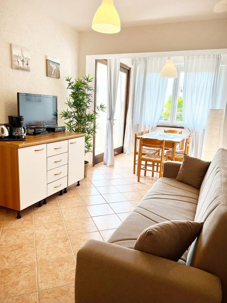 Communal lounge/ TV room, Living room
