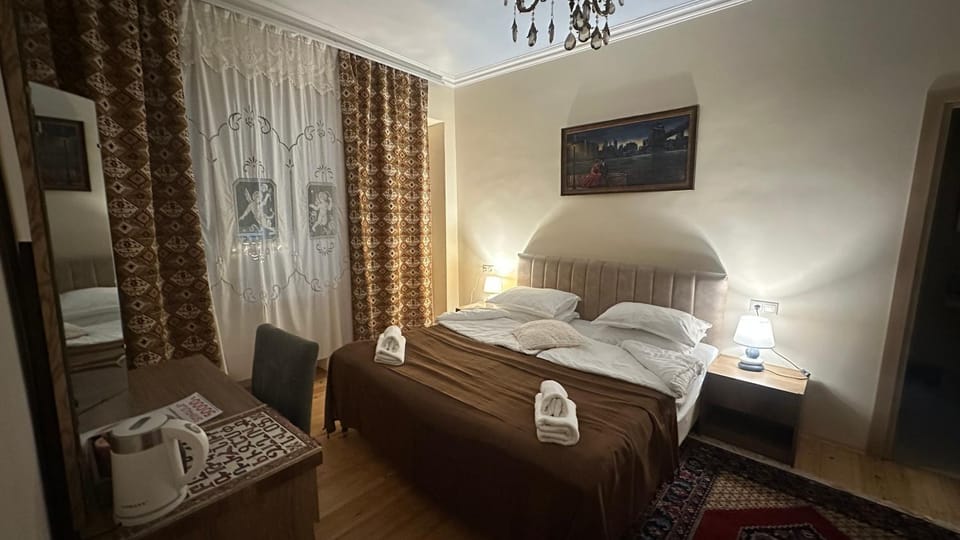 Amrots Deghceni - Boutique Castle Stay Bed and Breakfast in Armenia