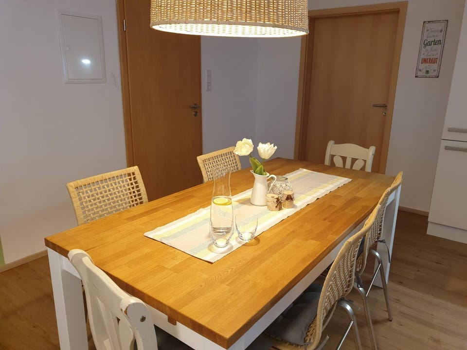 Dining area, Food