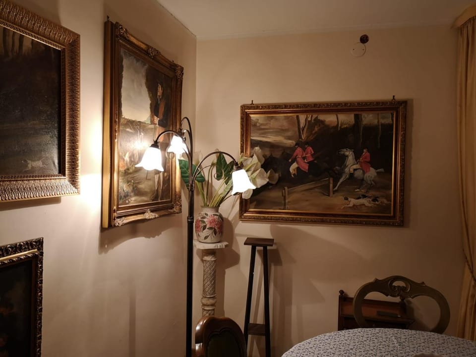 Decorative detail, Seating area