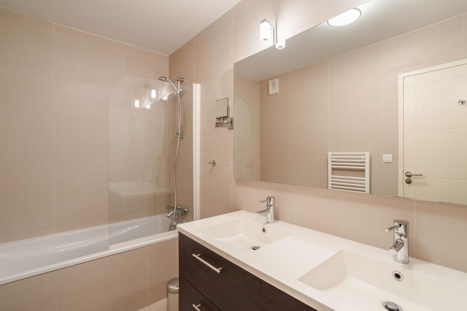 Bathroom, Bath