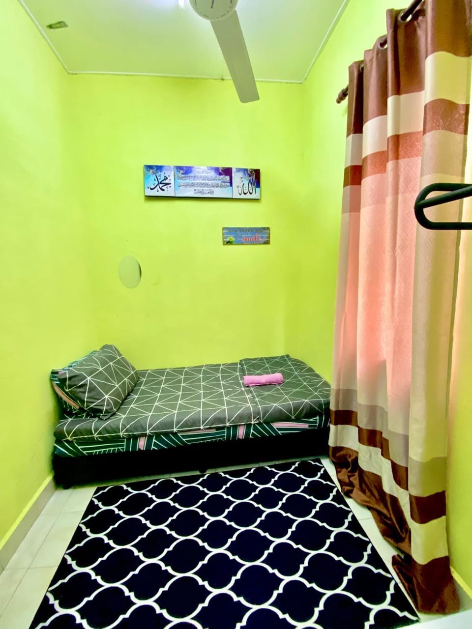 Bedroom, fireplace