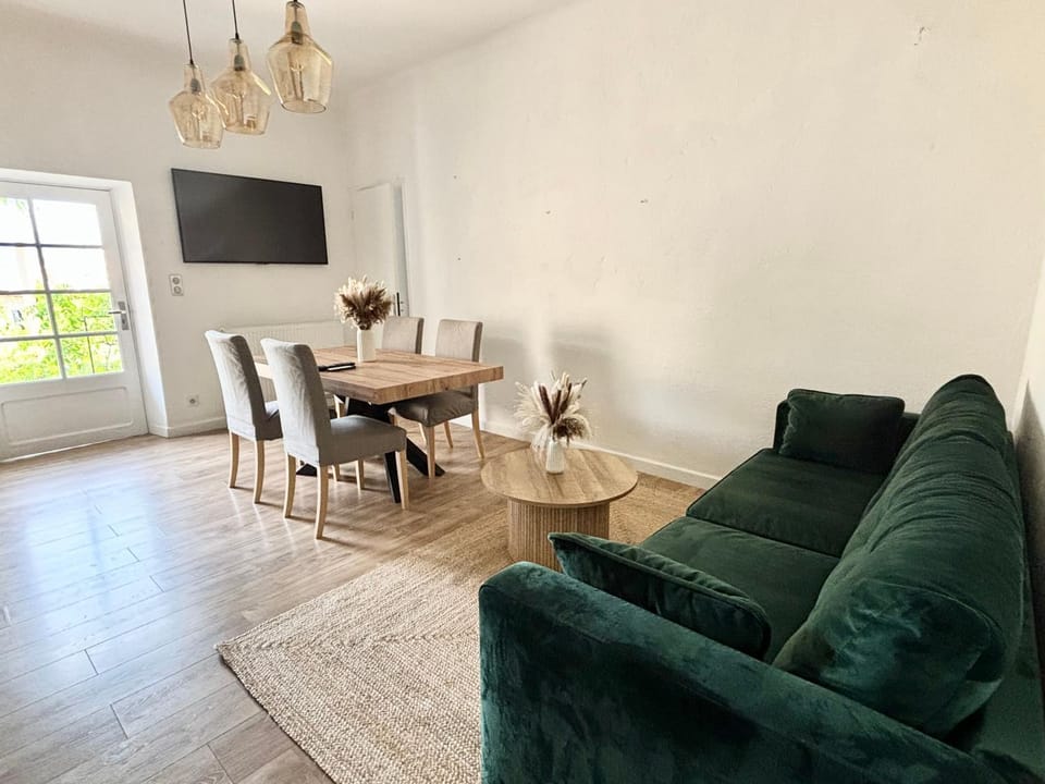 Appartement eygalieres avec petite cour Apartment in Provence-Alpes-Côte d'Azur