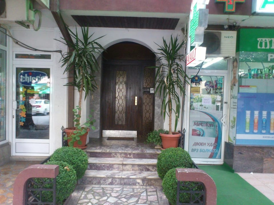 Facade/entrance