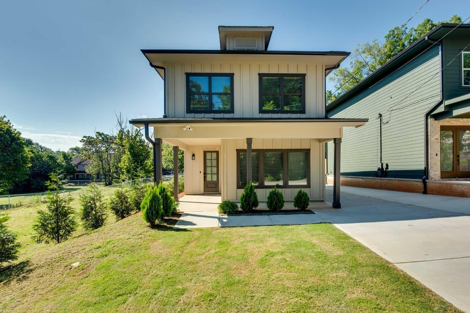 Luxury Smart Home 1 Mi to Mercedes-Benz Stadium! House in Atlanta