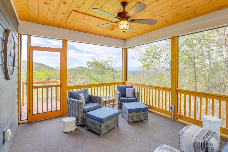 Escape w/ Hot Tub, Mtn Views: 5 Mi to Urban Trail House in Asheville
