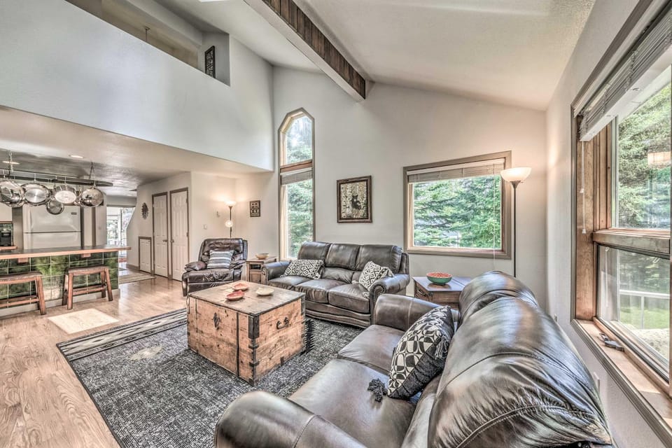 Cozy Cloudcroft Townhome ~ 1 Mi to Burro Ave! House in Cloudcroft