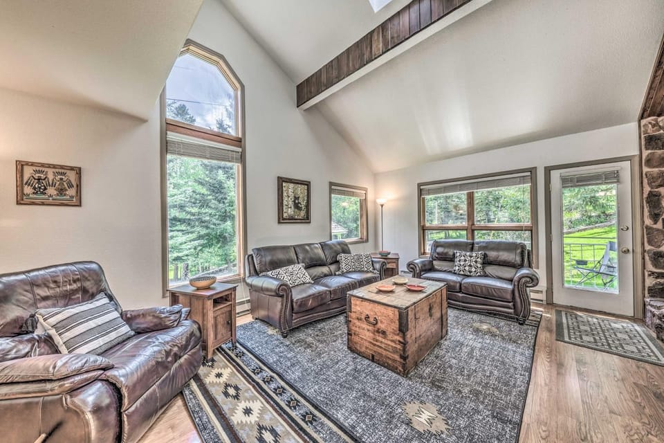 Cozy Cloudcroft Townhome ~ 1 Mi to Burro Ave! House in Cloudcroft