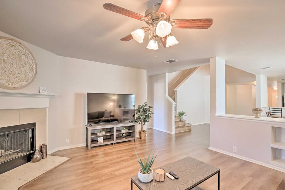 San Antonio Getaway with Game Room, Near SeaWorld! House in San Antonio