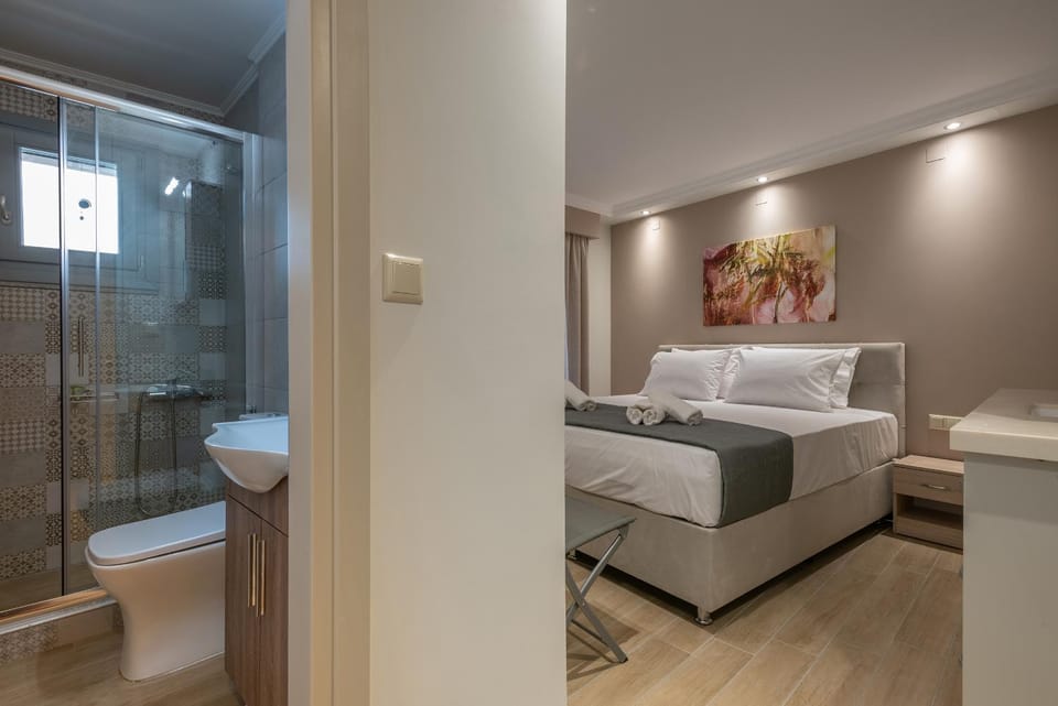 Bed, Bathroom, Photo of the whole room, Bedroom