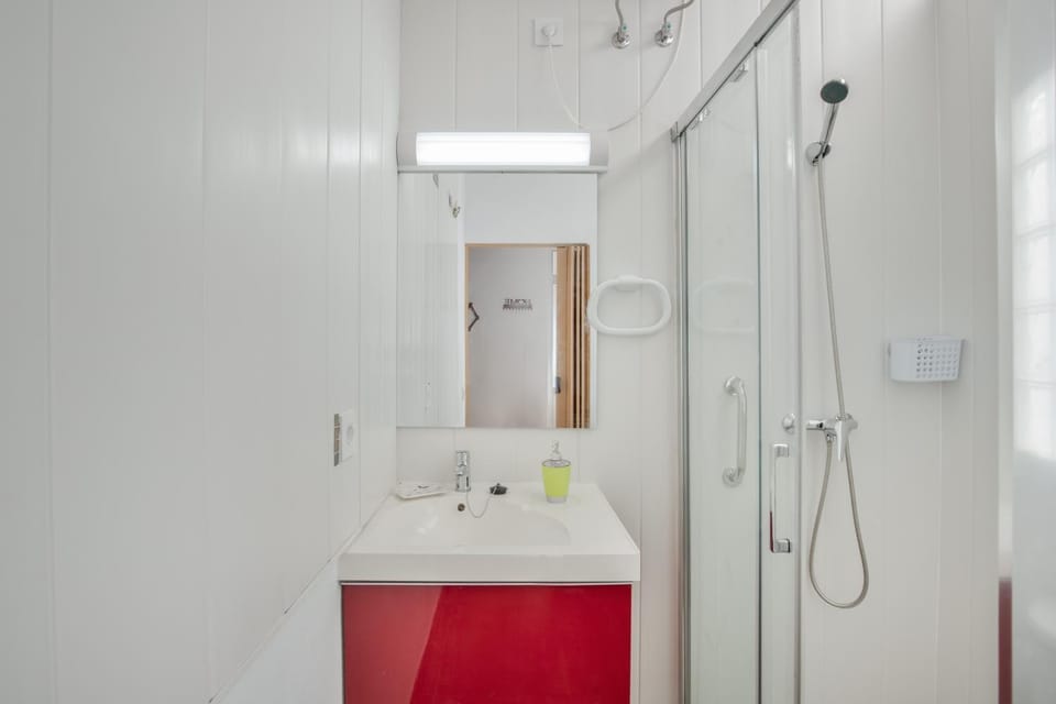 Bathroom, Living room
