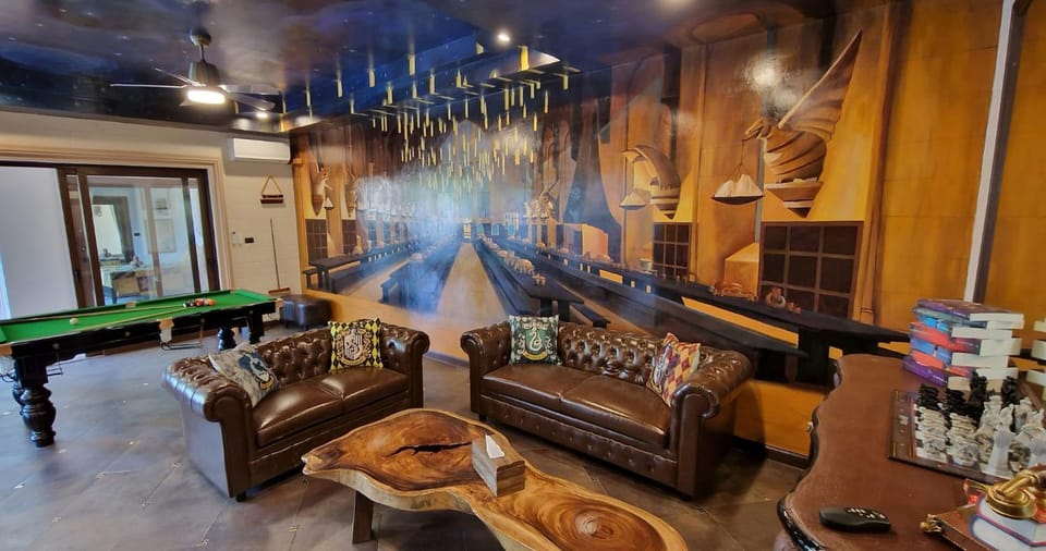 Communal lounge/ TV room, Billiard, Game Room, Living room, Seating area, Evening entertainment