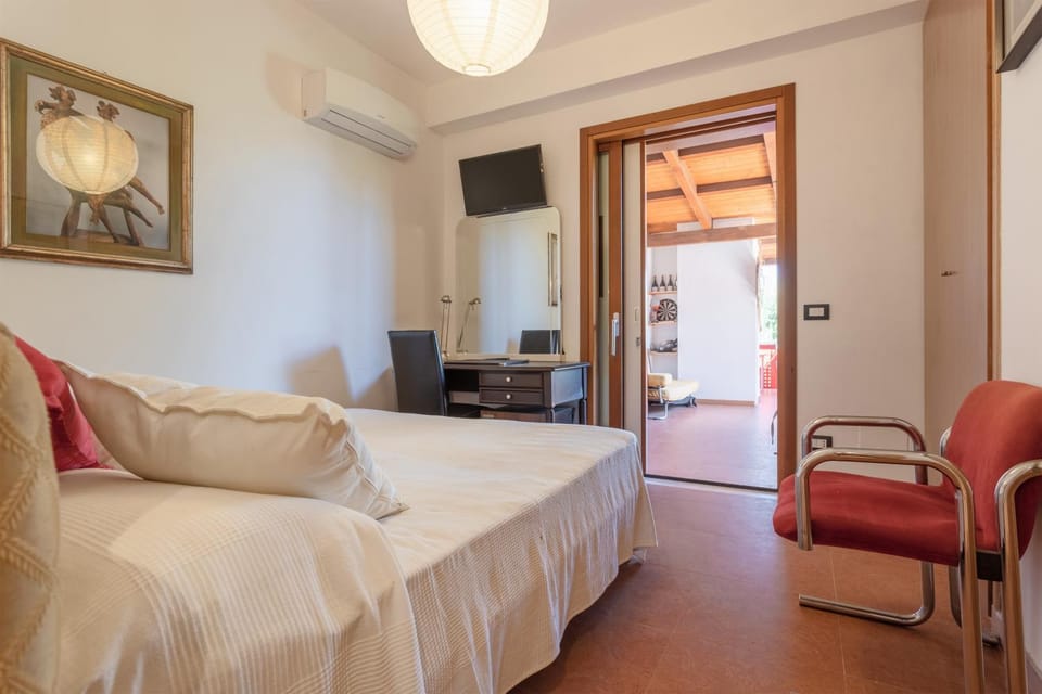 Living room, Bedroom