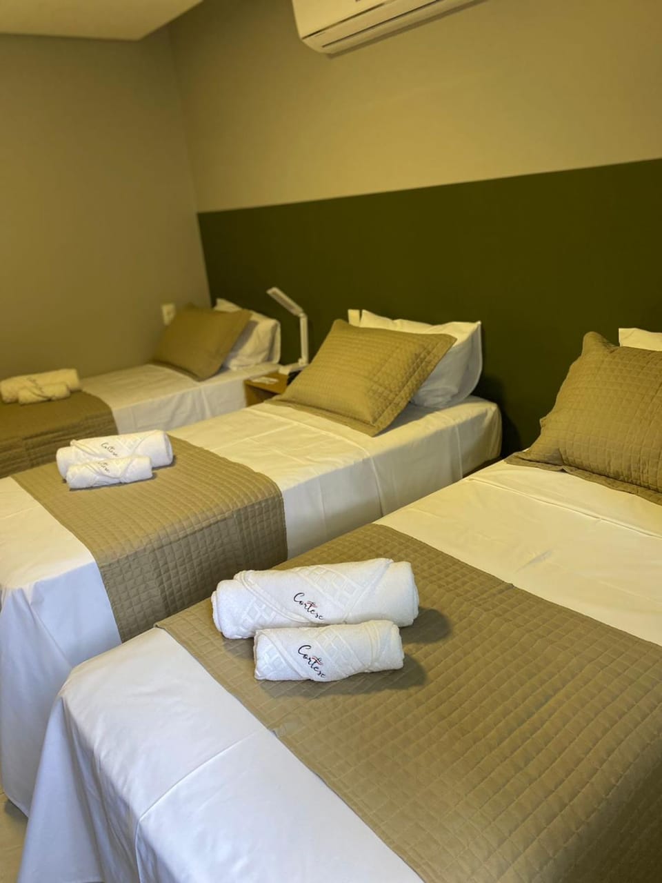 Bed, TV and multimedia, Photo of the whole room, Business facilities, oven, towels, air conditioner