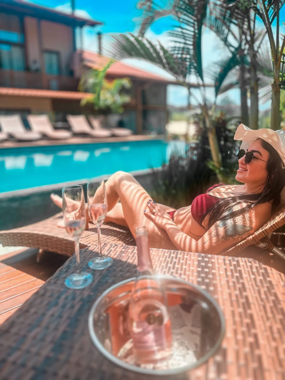 Restaurant/places to eat, Day, People, Guests, Pool view, Swimming pool, Drinks, Alcoholic drinks, sunbed