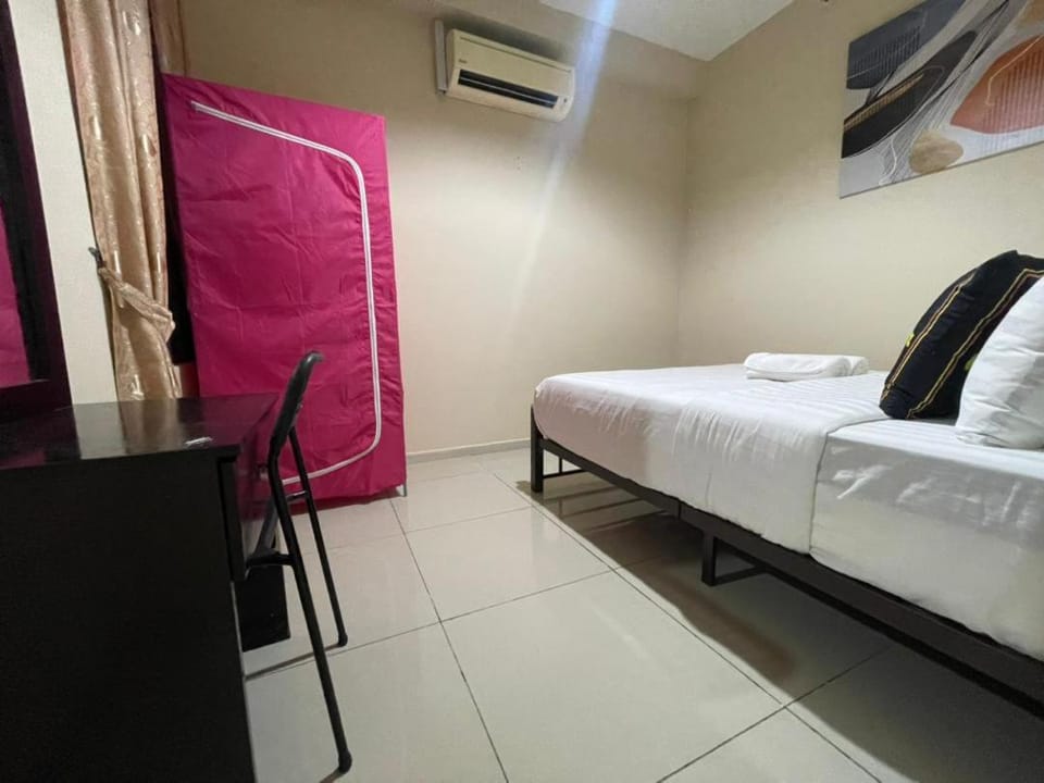 Bed, TV and multimedia, Photo of the whole room, Bedroom, air conditioner