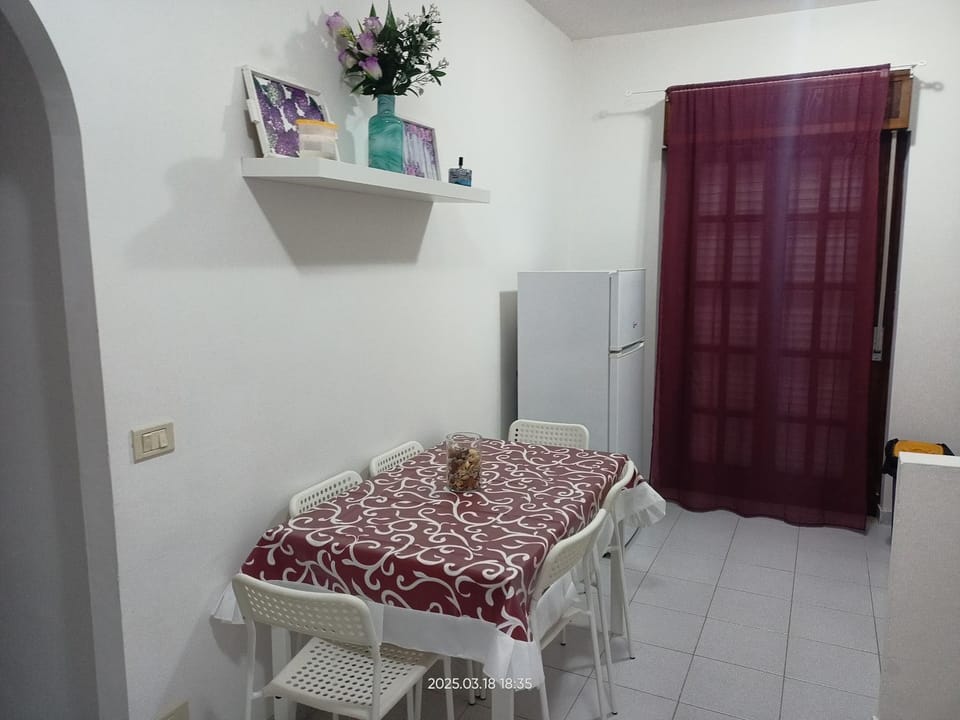 Kitchen or kitchenette, Living room, Seating area, Dining area, internet