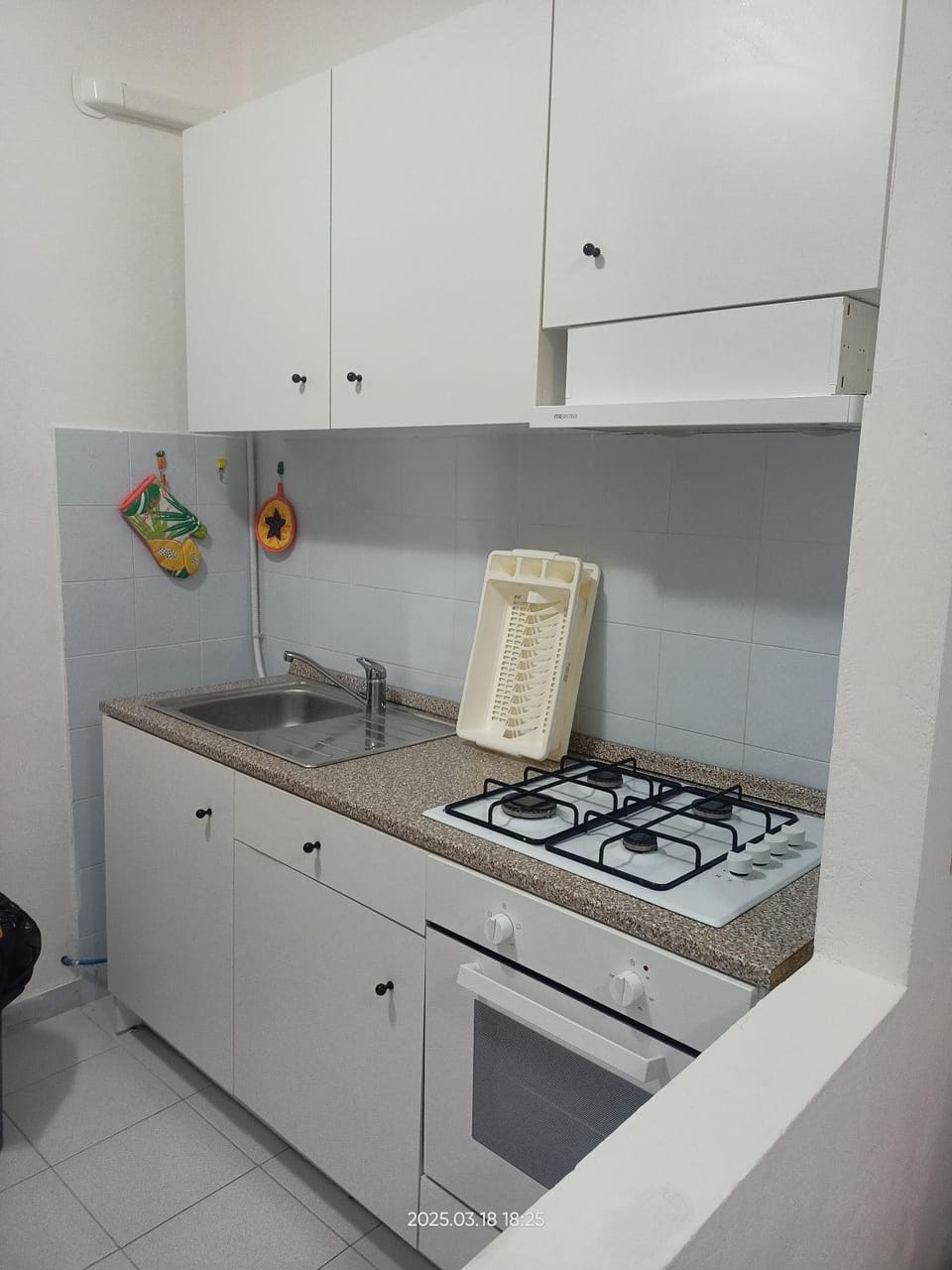 Kitchen or kitchenette, oven, stove
