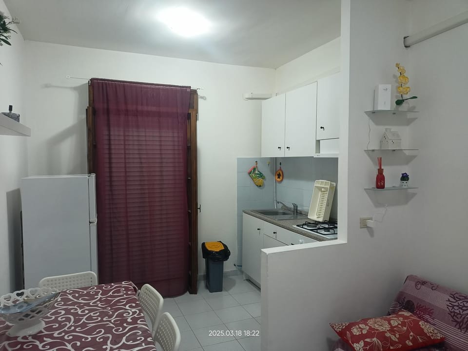 Kitchen or kitchenette, Photo of the whole room, oven, pet friendly, stove