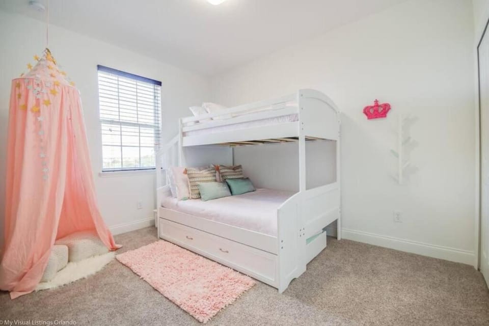 Lake View Retreat W Pool Near Disneyparks House in Four Corners