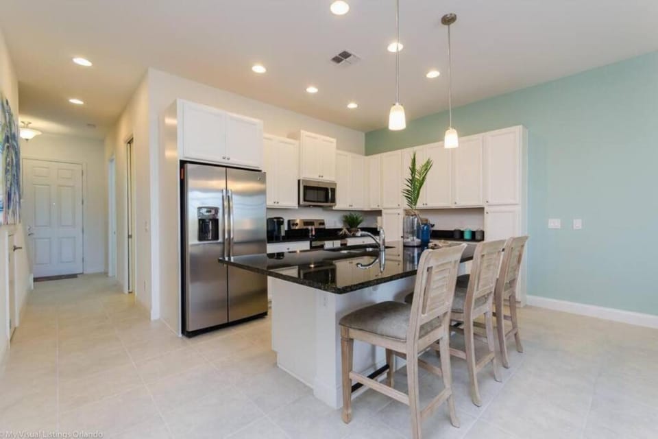 Lake View Retreat W Pool Near Disneyparks House in Four Corners