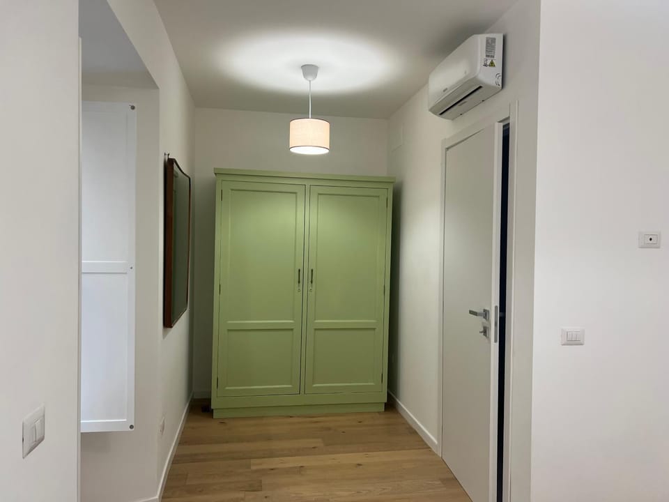 Bedroom, wardrobe, air conditioner