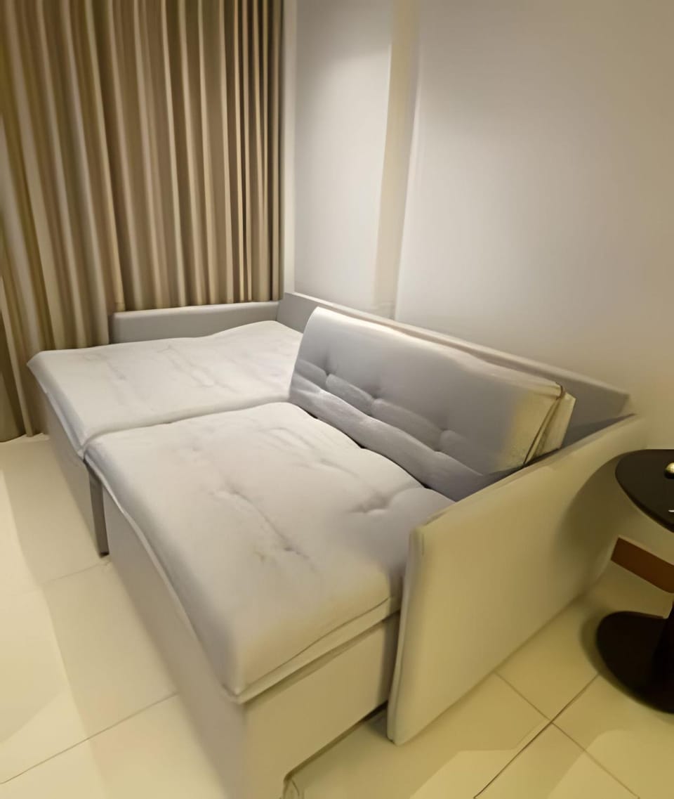 Bed, Living room