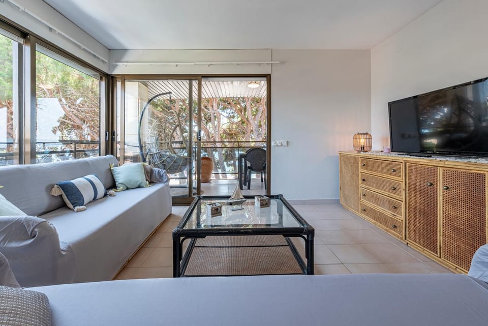 Communal lounge/ TV room, TV and multimedia, Living room