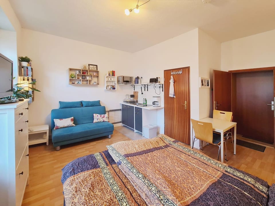 Kitchen or kitchenette, Living room, Bedroom