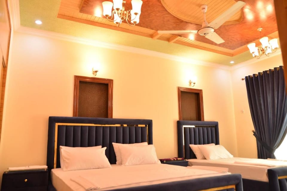 Bed, Photo of the whole room, Bedroom, fireplace, air conditioner